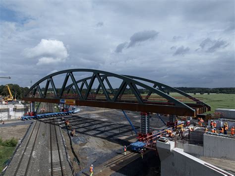 Wesel Neue B Br Cke Ber Bahngeleise Wird Eingeschoben