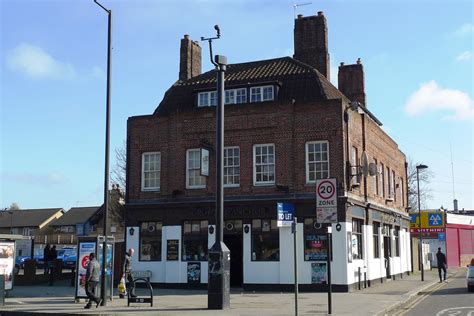 Crown And Anchor Upper Edmonton N18 A Pub Still Open B Flickr