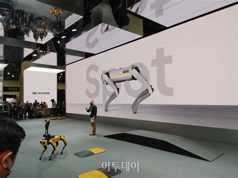 Ces 2022 춤추고 자유자재 이동까지로봇이 가득 채운 현대차 부스 이투데이