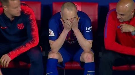 Las Lágrimas De Iniesta En El Banquillo Que Emocionan Al Fútbol