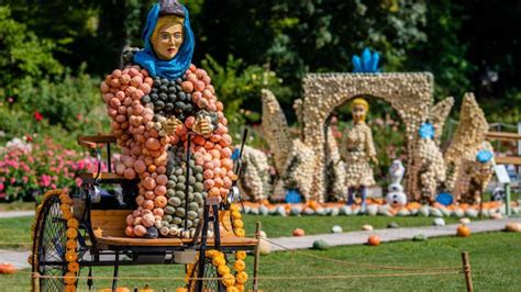 Blühendes Barock Spiele Curry und Figuren aus Kürbis Neues in der