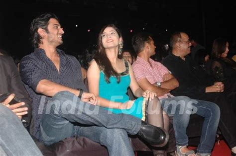 Ankita Lokhande, Sushant Singh Rajput At Gold Awards 2010 Media