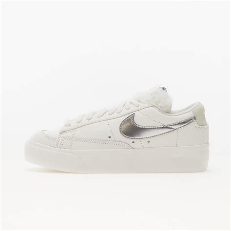 Nike Wmns Blazer Low Platform