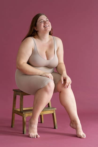 Linda mulher de lingerie Foto Grátis