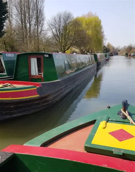 Canal Boat Holidays For Beginners Hire A Narrowboat Or Barge Holiday