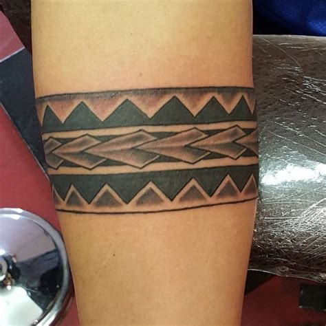 Tribal Band Arm Tattoo Alles Was Sie Wissen Müssen Hautkunstwerk