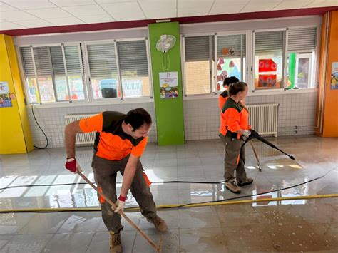 Doce Colegios Valencianos Reabren Tras Las Inundaciones Mientras Otros