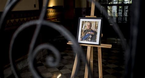 Pr Ncipes Guillermo Y Enrique Rinden Homenaje A Su Abuelo Felipe