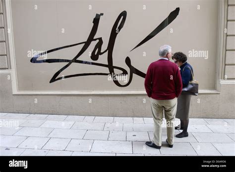 Salvador Dali Signature Stockfotos Und Bilder Kaufen Alamy