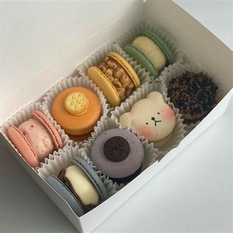 Colorful Macarons: Aesthetic French Cookies