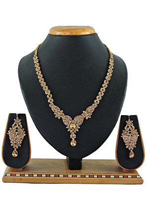 Stones Studded Necklace Set Jnv