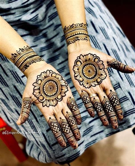 Henna Design Circle