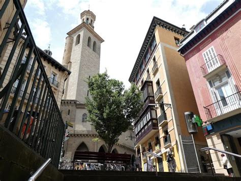 Adoquines Y Losetas San Saturnino Monumentos Adoquines Edificios