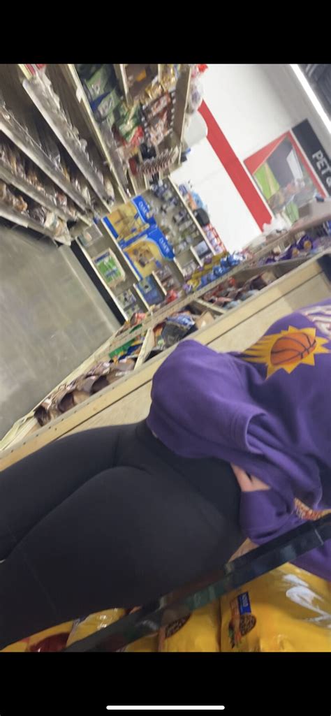 College Blonde Pawg At Retail Store Showing Off That Booty Oc Vtl