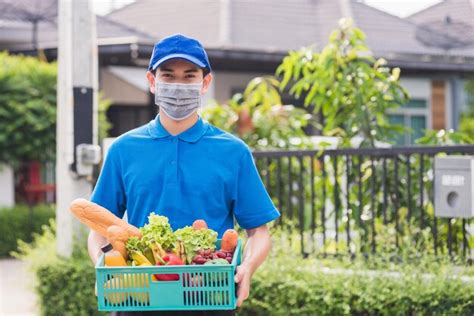 Premium Photo Grocery Store Delivery Man In Face Mask Protect He