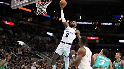 NBA LeBron James Returns To Action 1st Win For The Lakers On The Road