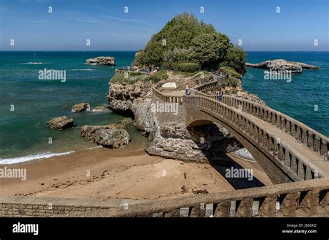 La mer des rochers La plage du Port-Vieux, Vieux Port, Biarritz, France ...