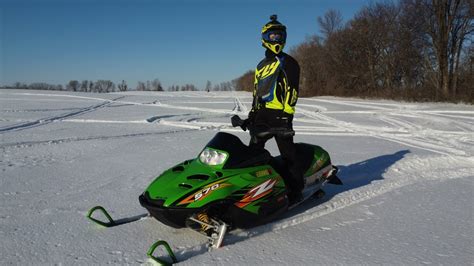 Snowmobiling Deep Snow 2004 Arctic Cat Z 570 Youtube