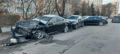 Trzy luksusowe samochody roztrzaskane na Widzewie Szok co wydarzyło