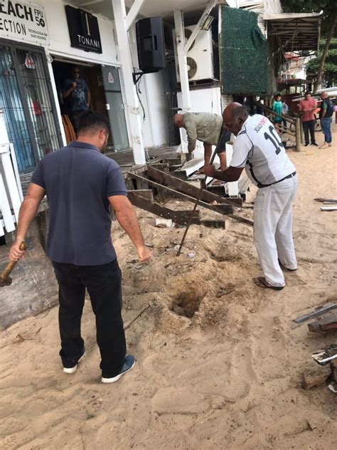 Prefeitura De B Zios Faz Remo O De Estacas Na Praia Do Canto