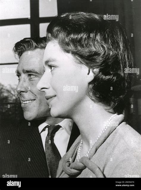 La Princesse Margaret Et Son Fiancé Anthony Armstrong Jones Ont Photographié Ensemble Au Royal