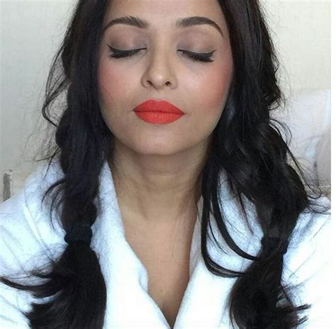 Get Aishwarya Rai Bachchans Photocall Make Up Look From Loréal Paris