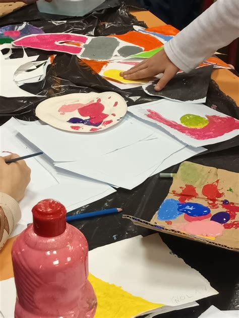 ARTS PLASTIQUES POUR TOUS ATELIER POTRAITS À LA MANIERE DE PABLO