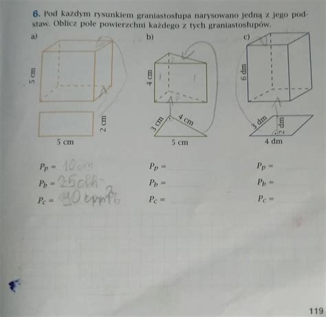 Pod każdym rysunkiem graniastosłupa narysowano jedną z jego podstaw