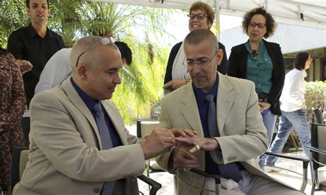 Casal Gay Franc S Oficializa Uni O Na Embaixada Em Bras Lia No Dia Dos Namorados Jornal O Globo