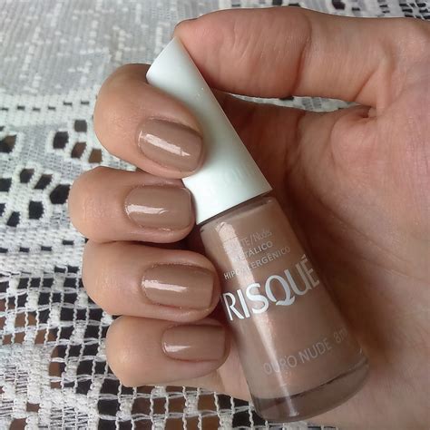 Esmalte Ouro Nude da Risqué Beleza em Cachos