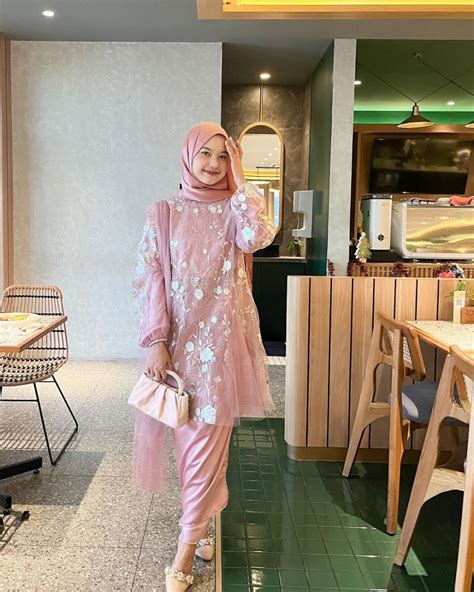 Ide Ootd Kondangan Dengan Tema Floral Ala Influencer Hijab