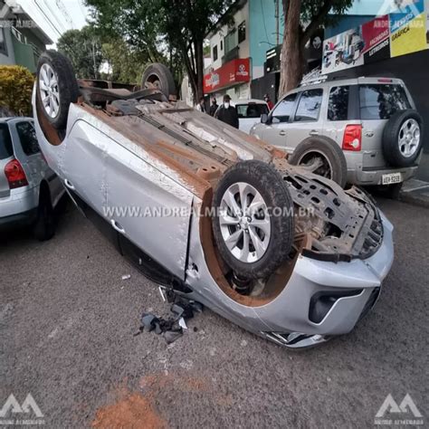 Mulher Invade Preferencial E Causa Acidente Na Vila Operária Em Maringá