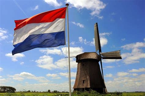 The Dutch tricolor flag | Heavenly Holland