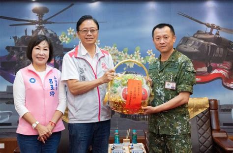 張善政出席中秋節勞軍活動 贈國軍加菜金