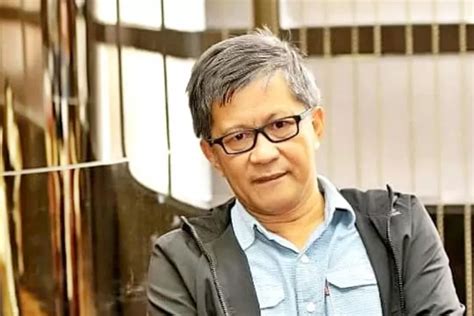 Rocky Gerung Jelaskan Maksud Wanita Itu Indah Sebagai Fiksi Dan