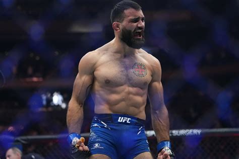 MMA UFC Benoit Saint Denis mis KO par Dutin Poirier au deuxième round