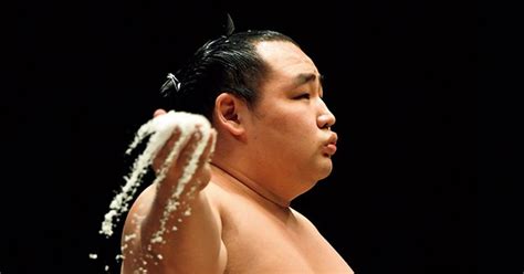 元横綱稀勢の里・二所ノ関親方が徹底解説第六回：鶴竜「スロー映像で判明した秘密」 相撲 Number Web ナンバー