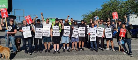 Thousands Of B C Port Workers On Strike Citynews Vancouver