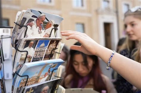 PAPA FRANCISCO PIDE ORACIONES POR PAPA BENEDICTO XVI ESTÁ MUY ENFERMO