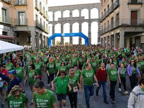 Una Marea Verde De Personas Marcha En Favor De La Asocici N