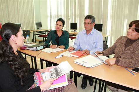 Cursos De Formación Contínua Para Docentes De Educación Básica