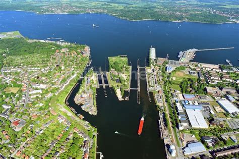 Luftaufnahme Kiel Schleusenanlage Kiel Holtenau Schleuseninsel Am