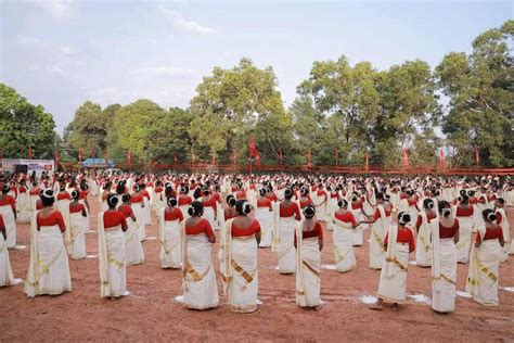 Kerala CPI(M) holds mega thiruvathira dance show despite COVID ...