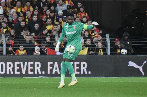 Fier D Tre Le Capitaine Du Rc Lens Brice Samba Ne Ferme Aucune