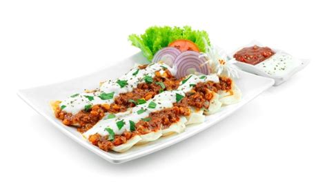 28 Afghan Mantu Meat Dumplings Yogurt Sauce Images, Stock Photos, 3D objects, & Vectors ...