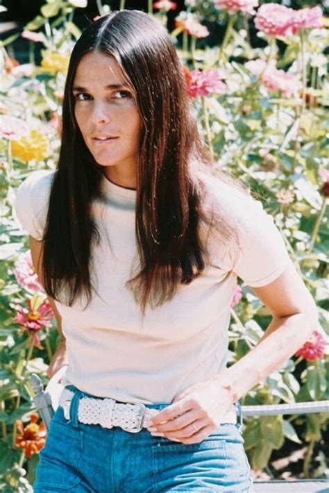 40 Beautiful Portrait Photos Of Ali Macgraw In The 1960s And Early 70s