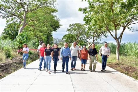 Alcalde Julio García Machucho pavimenta carretera a la Perla de