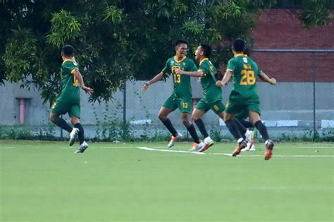 UAAP Football 10 Man FEU Overcomes La Salle ABS CBN News