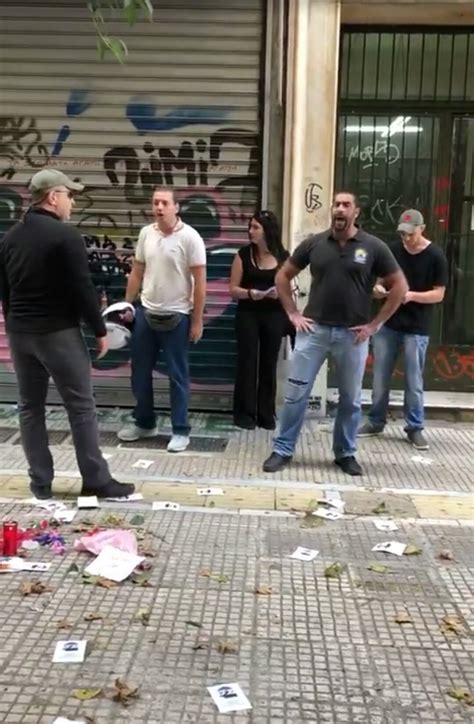 Πρεζάκια και gay δεν είστε αναγκαίοι Οι Χρυσαυγίτες προκαλούν κι ελεεινολογούν στο σημείο