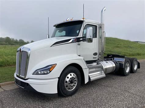 Kenworth T680 Day Cab